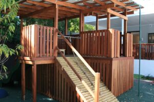 Spielgeräte aus Holz selber bauen: Abenteuerparadies im Garten